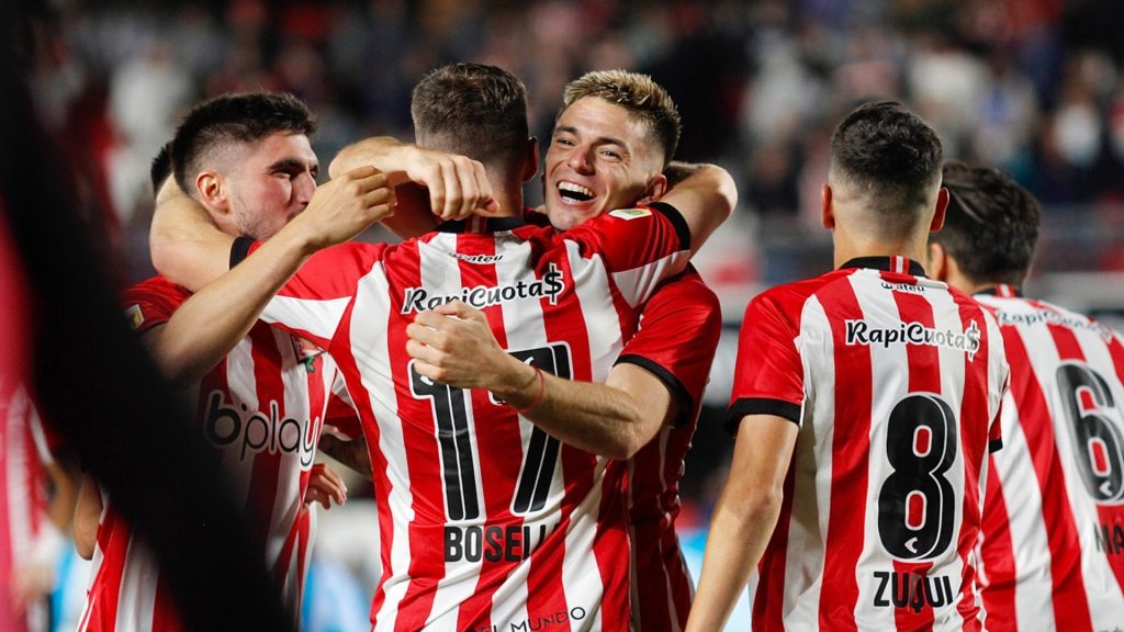 Jugadores de Estudiantes de La Plata celebrando